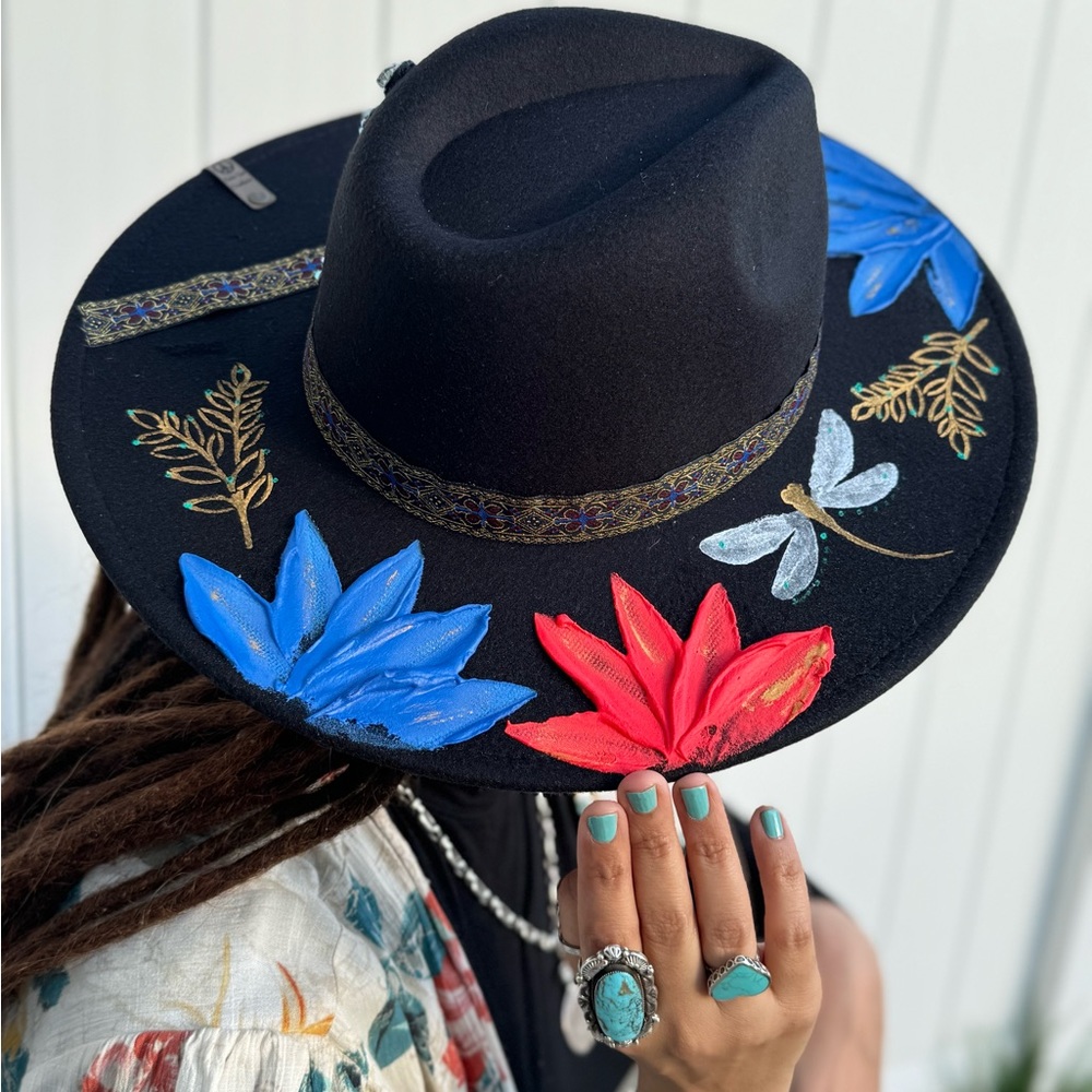 Hand painted hat - Picture 2 of 7